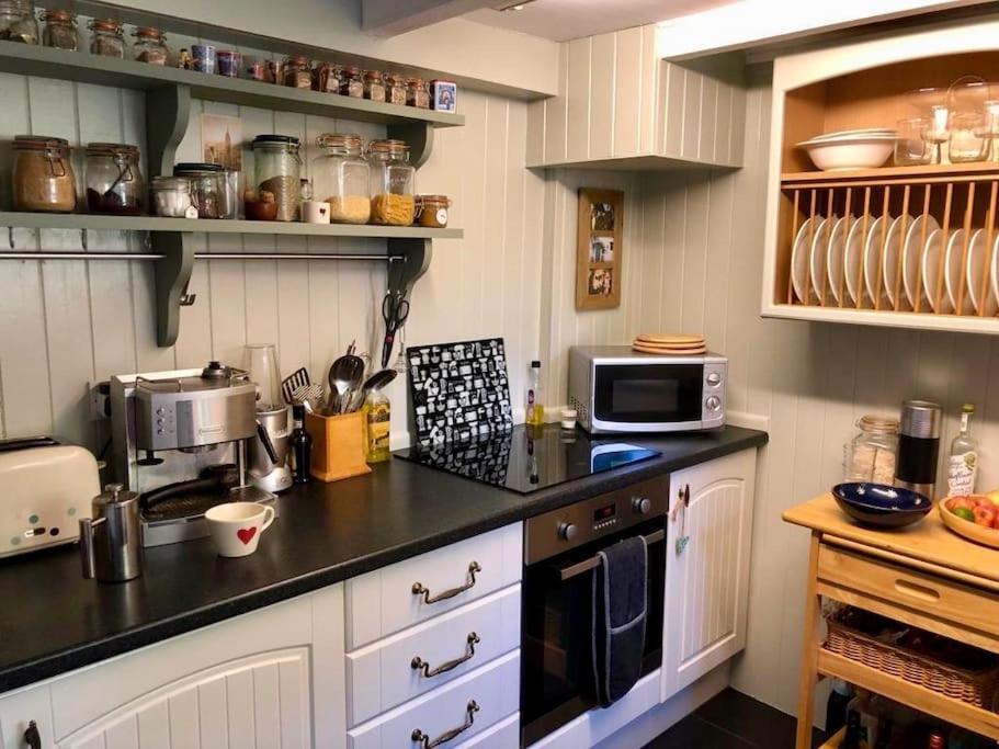 Holiday home Coombe