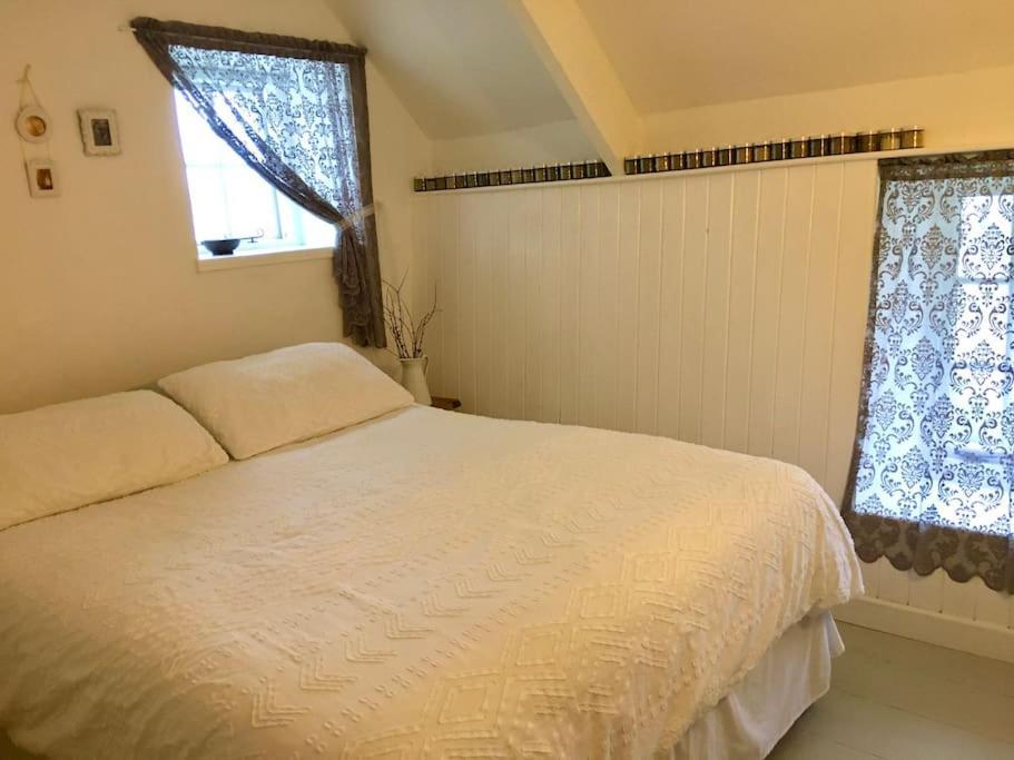 Coombe Holiday home *